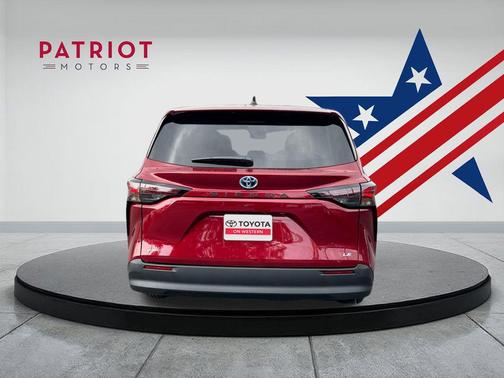 2025 Toyota Sienna LE