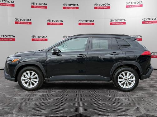 2024 Toyota Corolla Cross LE