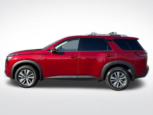 2023 Nissan Pathfinder SL 4WD