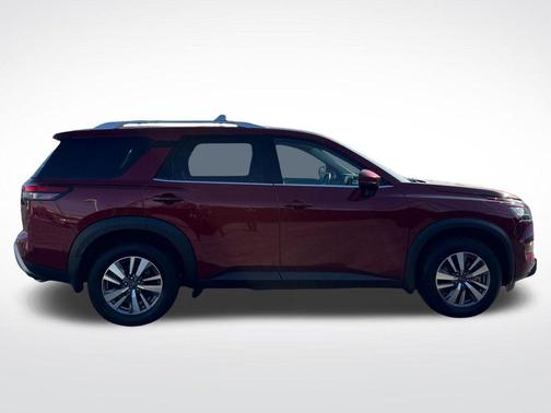2023 Nissan Pathfinder SL 4WD