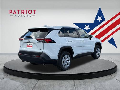 2025 Toyota RAV4 LE