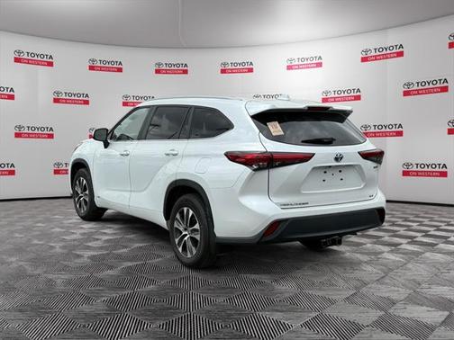 2023 Toyota Highlander Hybrid XLE