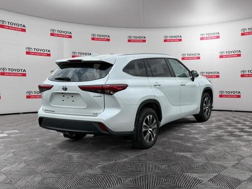 2023 Toyota Highlander Hybrid XLE