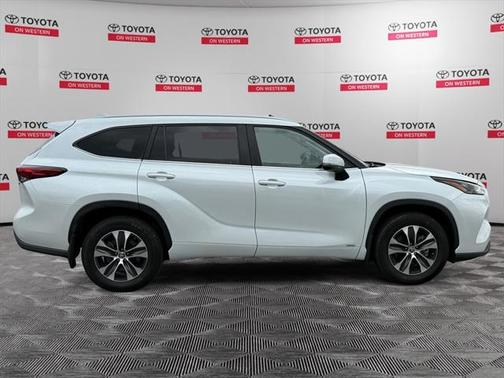 2023 Toyota Highlander Hybrid XLE