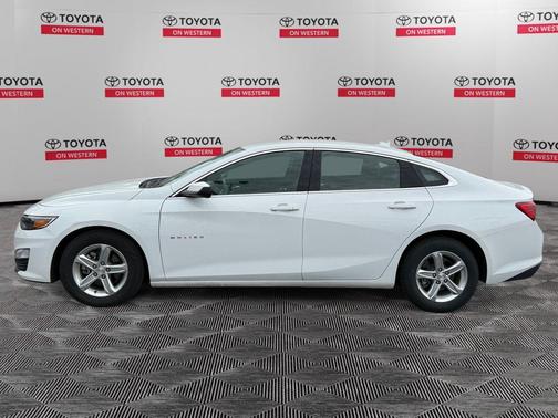 Summit White 2024 Chevrolet Malibu FWD 1LT