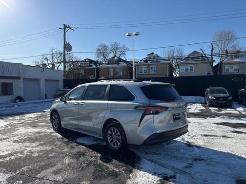 2021 Toyota Sienna XLE 7 Passenger