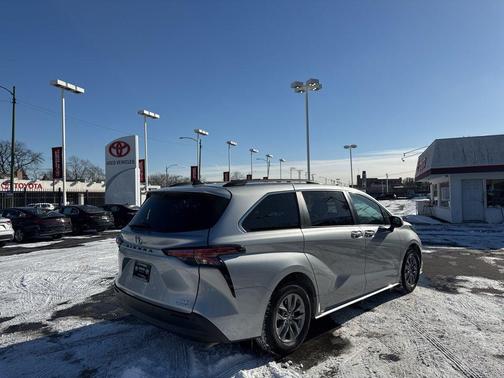 2021 Toyota Sienna XLE 7 Passenger