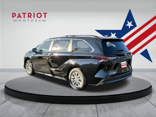 2025 Toyota Sienna XLE