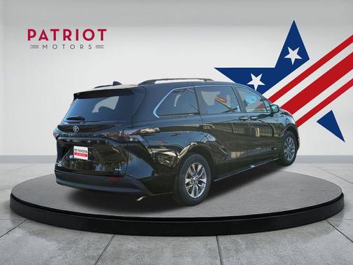 2025 Toyota Sienna XLE