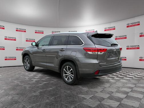 Predawn Gray Mica 2017 Toyota Highlander XLE