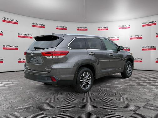 Predawn Gray Mica 2017 Toyota Highlander XLE