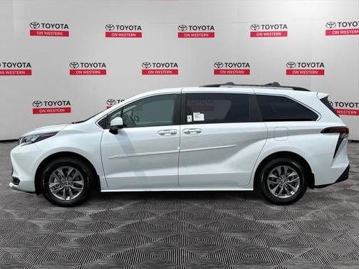 2025 Toyota Sienna XLE 7 Passenger