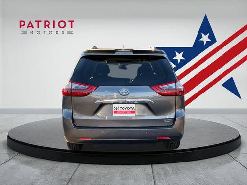 2020 Toyota Sienna XLE