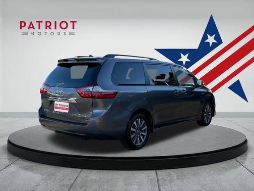 2020 Toyota Sienna XLE