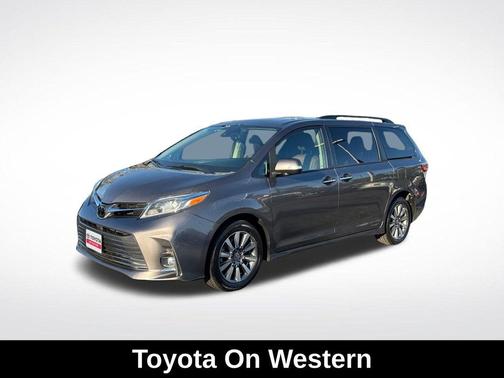 2020 Toyota Sienna XLE