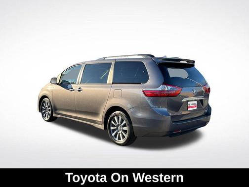 2020 Toyota Sienna XLE