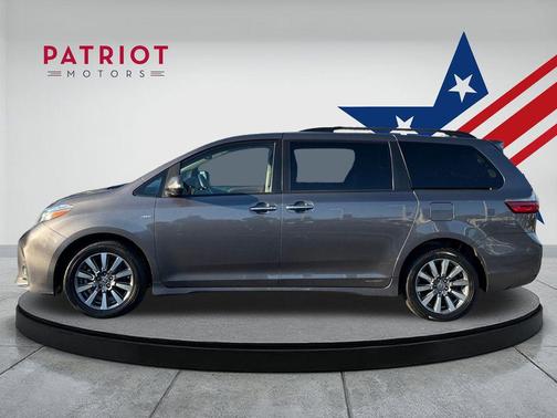 2020 Toyota Sienna XLE