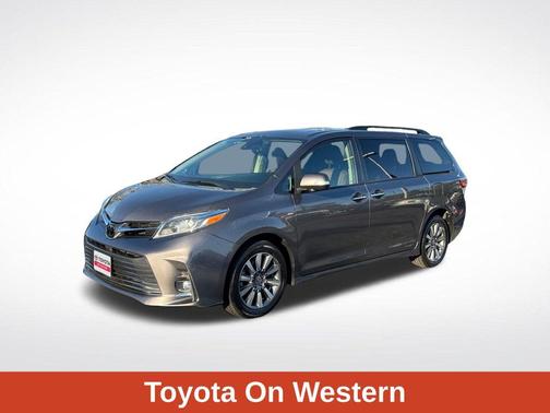 2020 Toyota Sienna XLE
