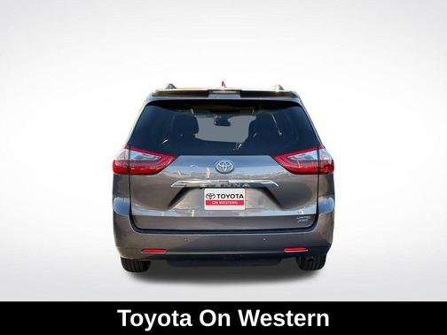 2020 Toyota Sienna XLE