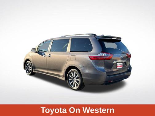 2020 Toyota Sienna XLE