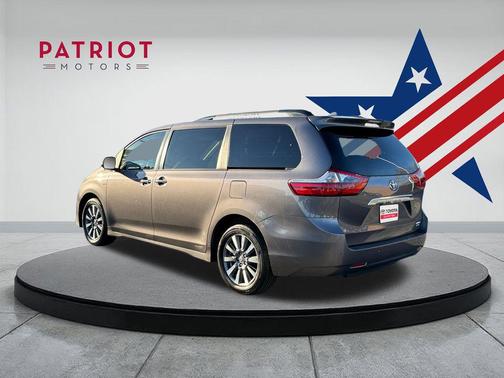 2020 Toyota Sienna XLE