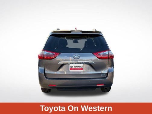 2020 Toyota Sienna XLE