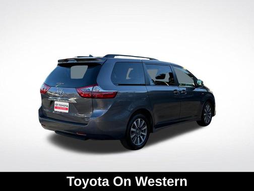 2020 Toyota Sienna XLE