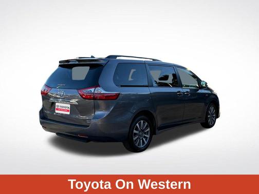 2020 Toyota Sienna XLE