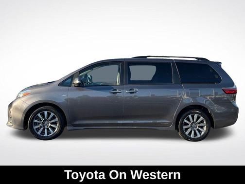 2020 Toyota Sienna XLE