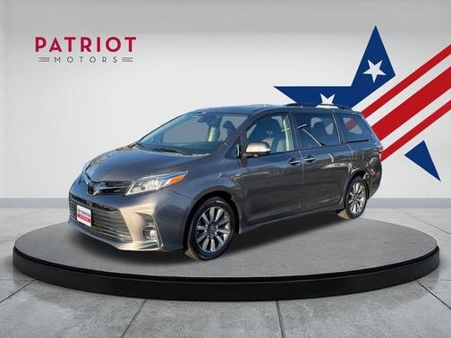 2020 Toyota Sienna XLE