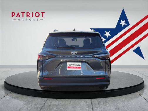 2025 Toyota Sienna XLE