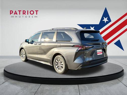 2025 Toyota Sienna XLE