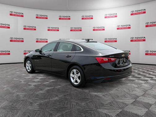 Mosaic Black Metallic 2024 Chevrolet Malibu FWD 1LT