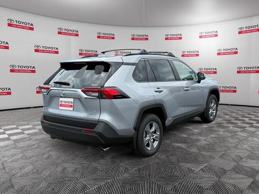 2025 Toyota RAV4 Hybrid LE