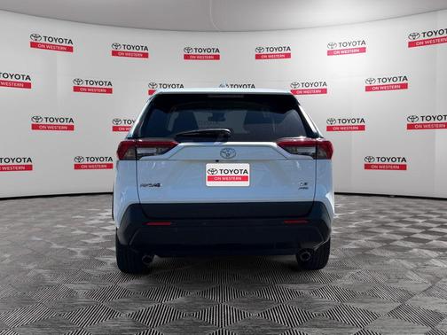 Ice Cap 2024 Toyota RAV4 LE
