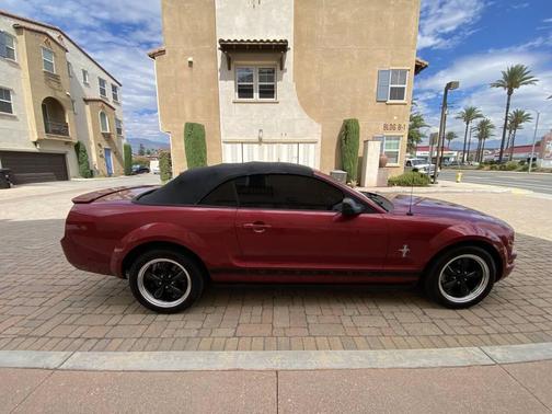 2007 Ford Mustang Deluxe