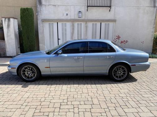 Pacific Blue 2004 Jaguar XJ Base