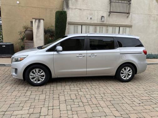 2016 Kia Sedona LX