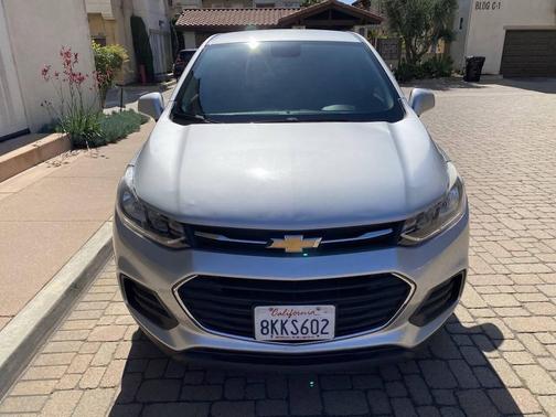 Silver Ice Metallic 2019 Chevrolet Trax LS