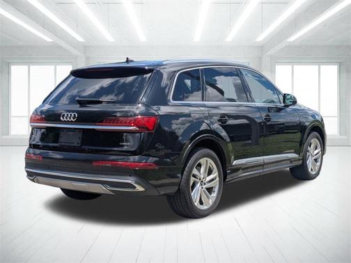 2023 Audi Q7 55 Premium Plus