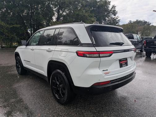 2024 Jeep Grand Cherokee Laredo