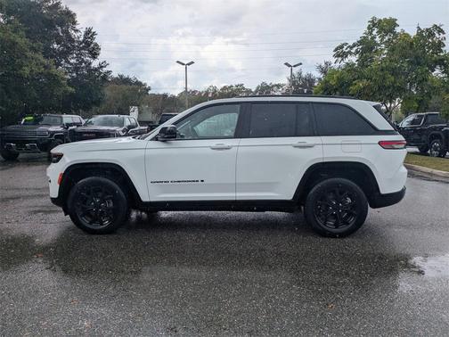 2024 Jeep Grand Cherokee Laredo