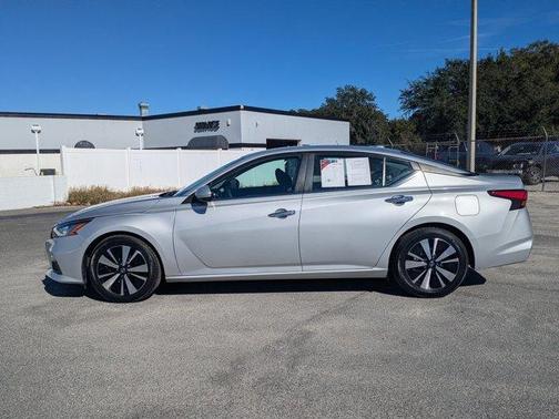 2022 Nissan Altima 2.5 SV