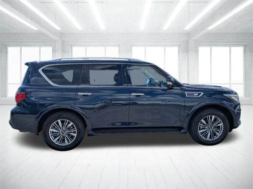 2022 INFINITI QX80 Luxe