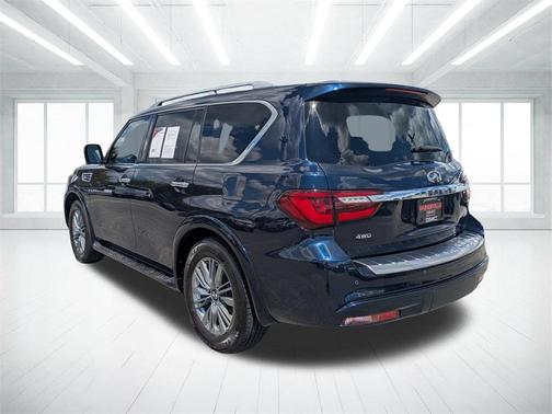 2022 INFINITI QX80 Luxe