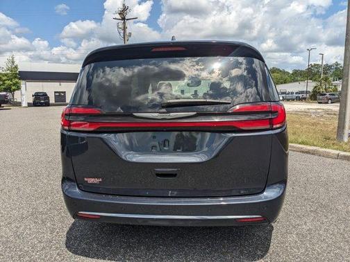 2021 Chrysler Pacifica Touring-L