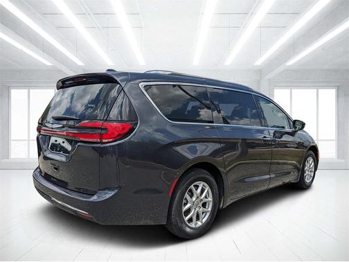 2021 Chrysler Pacifica Touring-L