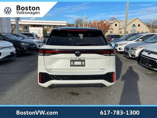 2026 Volkswagen Tiguan 2.0T SE R-Line Black