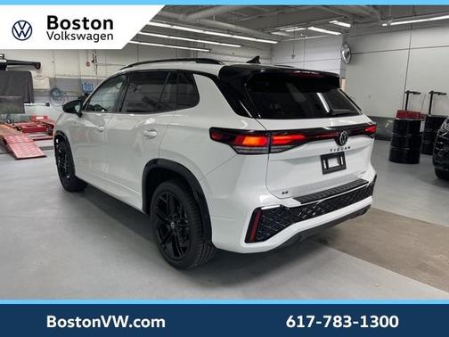 2025 Volkswagen Tiguan 2.0T SE R-Line Black