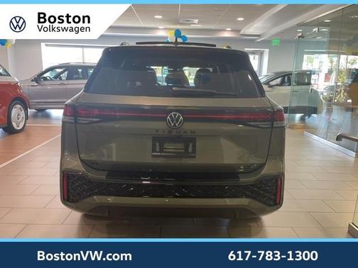 2025 Volkswagen Tiguan 2.0T SE R-Line Black
